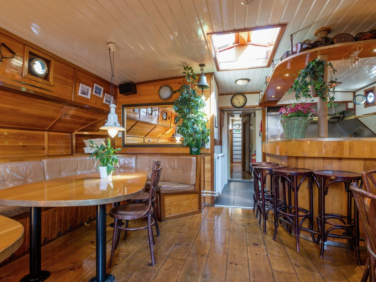 House boat Boat in Leiden near City Center & Museums