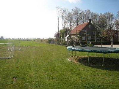 caravan Holiday Home in Zuidzande with Sauna - Outdoor photo 7