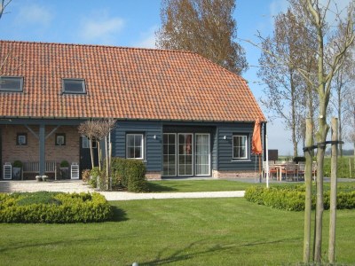 caravan Holiday Home in Zuidzande with Sauna - Outdoor photo 10