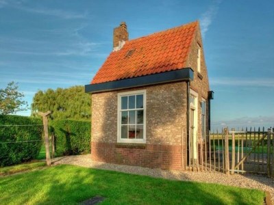 Farmhouse Spacious farmhouse in IJzendijke with garden - Outdoor photo 7