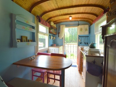 Holiday house Zigeunerwagen in Weideblick mit Tieren - Features photo 10