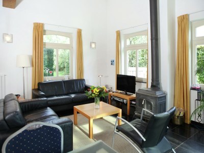 Farmhouse Coachman's House near Roermond with Garden - Features photo 14