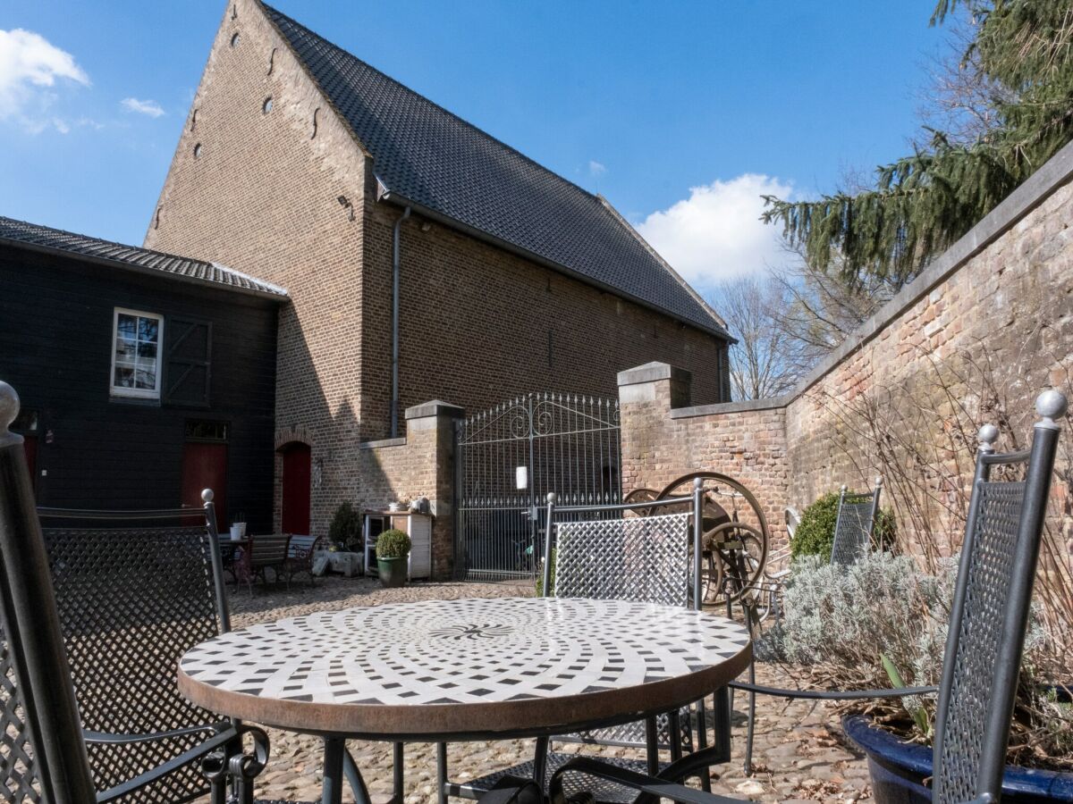 Apartment Wohnung in der Nהhe des Stadtzentrums in Mesch - Outdoor photo 4