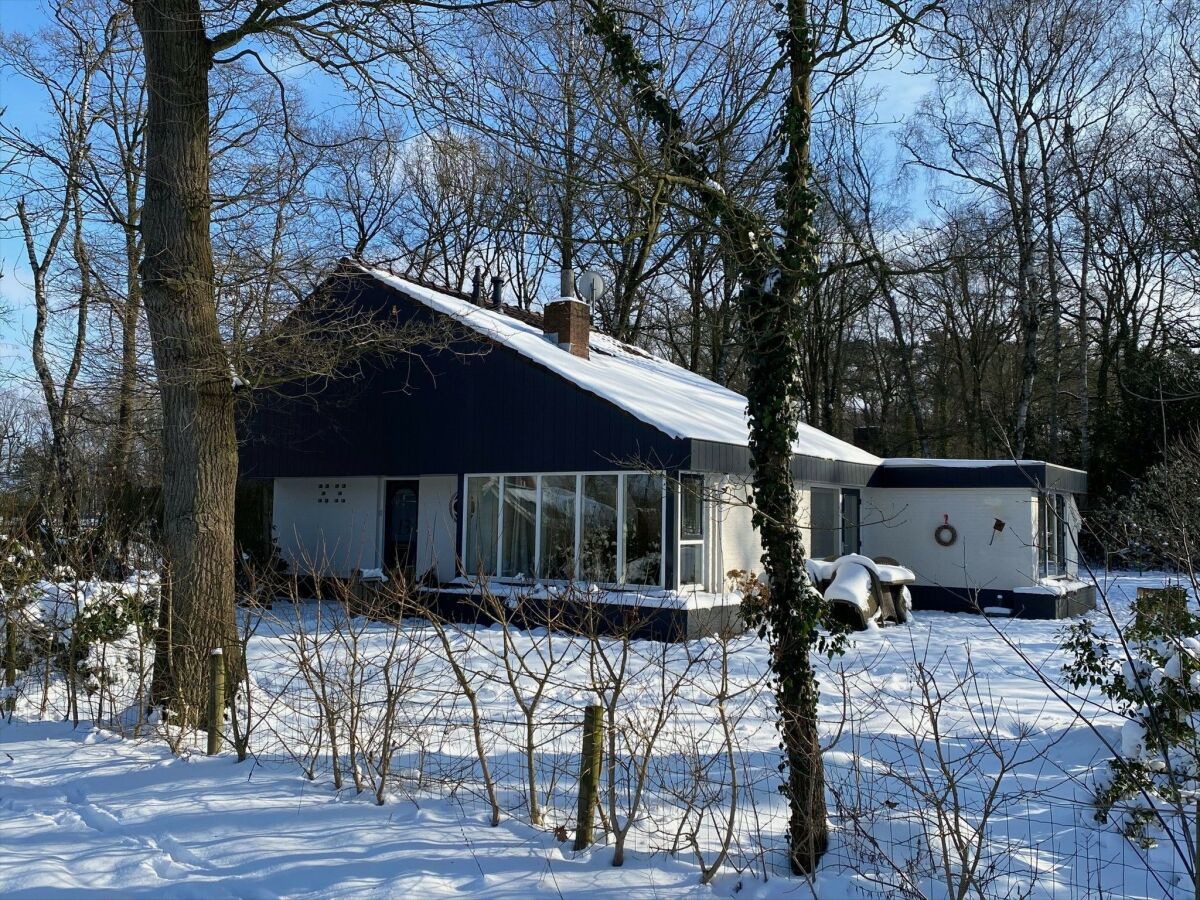 Holiday house Holiday Home in Haaksbergen by Lake - Outdoor photo 2