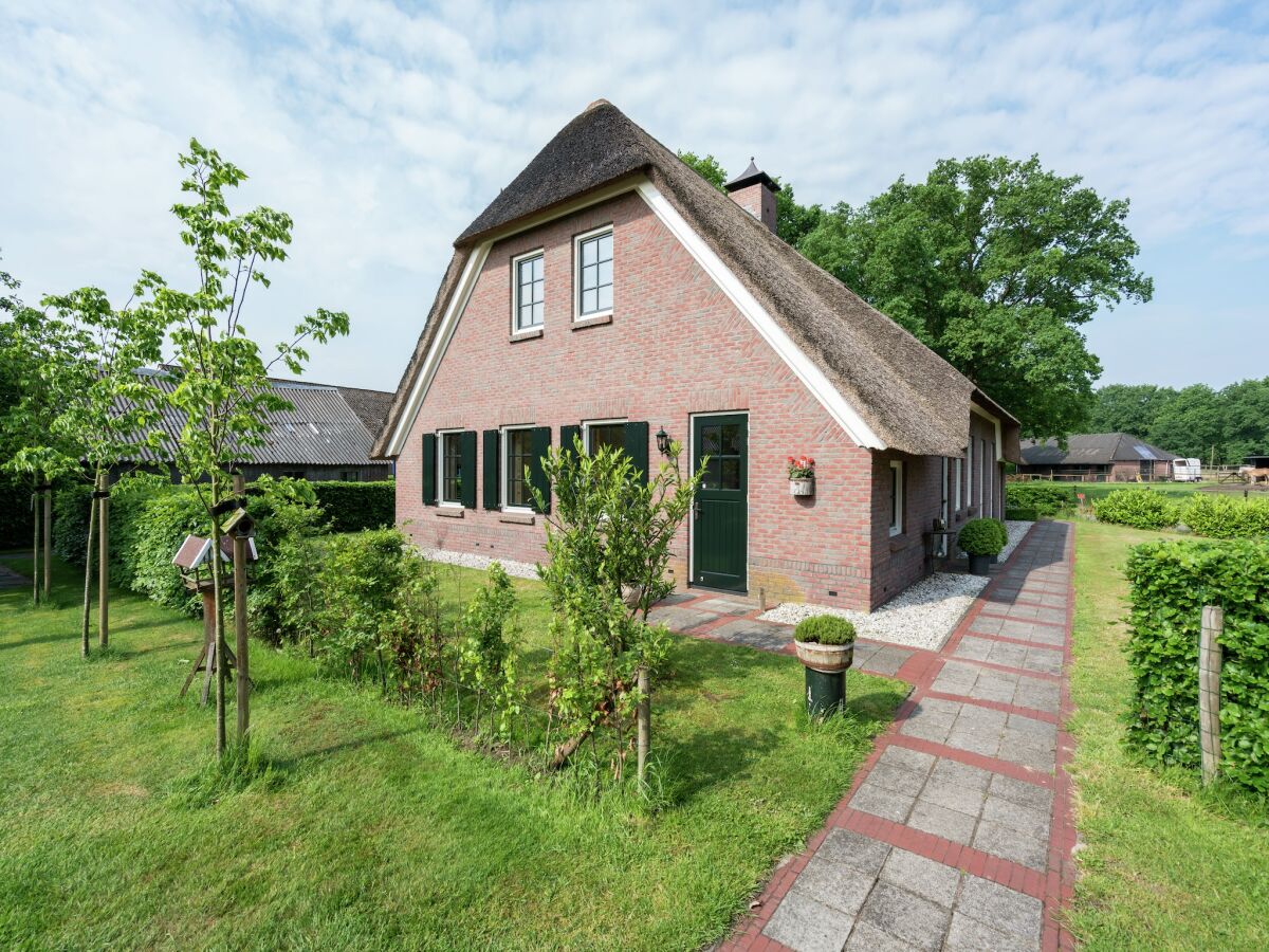 Farmhouse Bauernhaus in Rheeze am Wald für 20 Von Belvilla - Outdoor photo 2