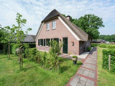 Farmhouse Bauernhaus in Rheeze am Wald für 20 Von Belvilla - Outdoor photo 2