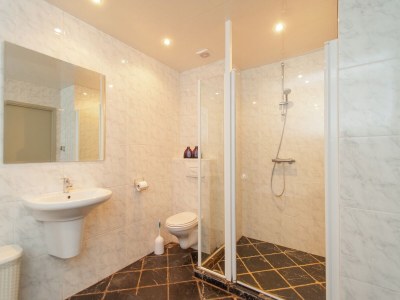 Farmhouse Farmhouse in Waskemeer with Large Garden - Features photo 15