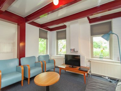 Farmhouse Farmhouse in Waskemeer with Large Garden - Features photo 16