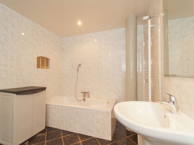 Farmhouse Farmhouse in Waskemeer with Large Garden - Features photo 23