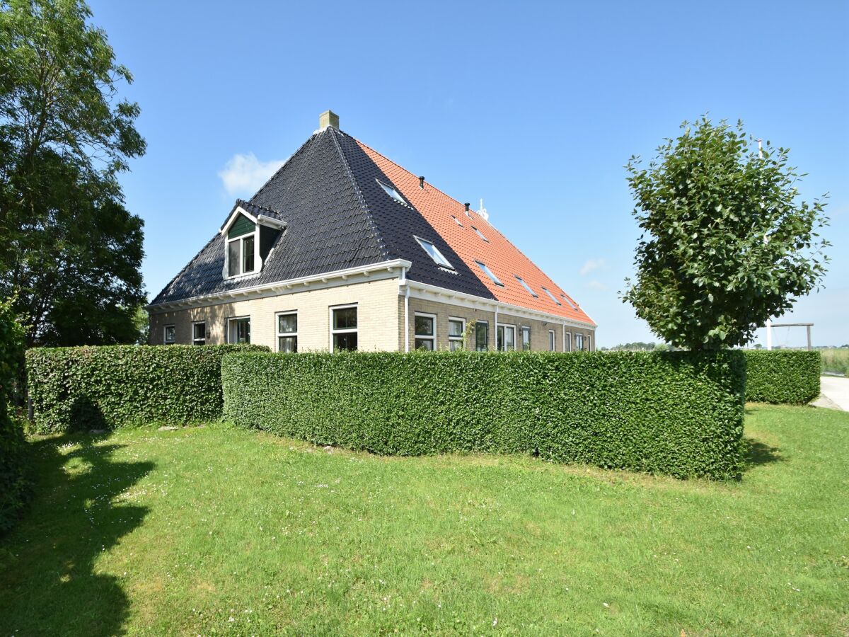 Farmhouse Farm located in a beautiful area of Friesland - Outdoor photo 2