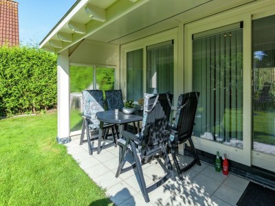 Holiday house Peaceful Holiday Home in Oostmahorn - Holiday house