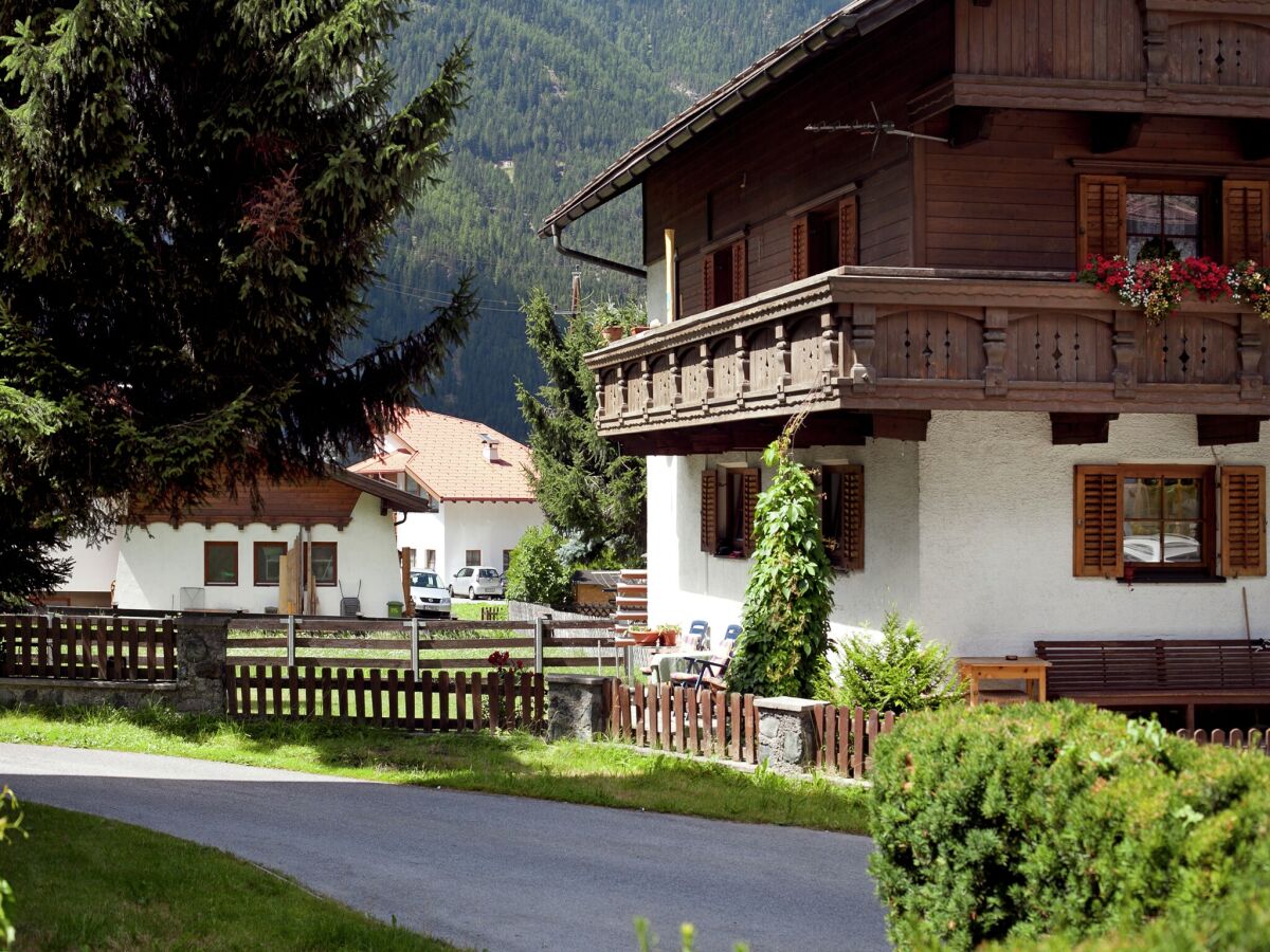 Apartment Apartment in Austria with Mountain Views - Outdoor photo 5