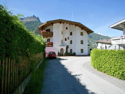 Apartment Apartment in Längenfeld near Ski Slopes - Outdoor photo 6
