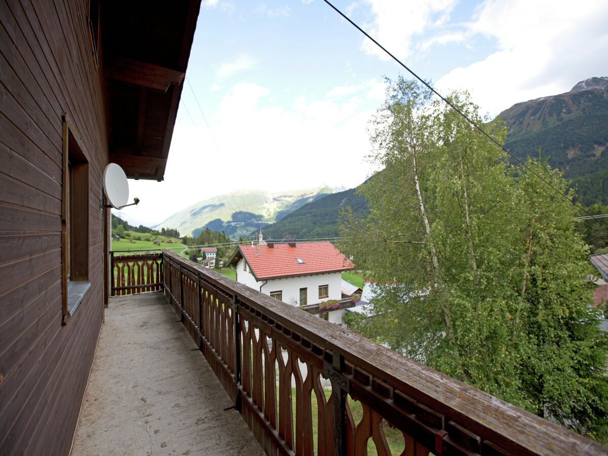Holiday house Villa in Piller nahe Skibus & See - Outdoor photo 3
