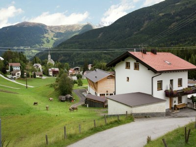 Holiday house Villa in Piller nahe Skibus & See - Outdoor photo 6