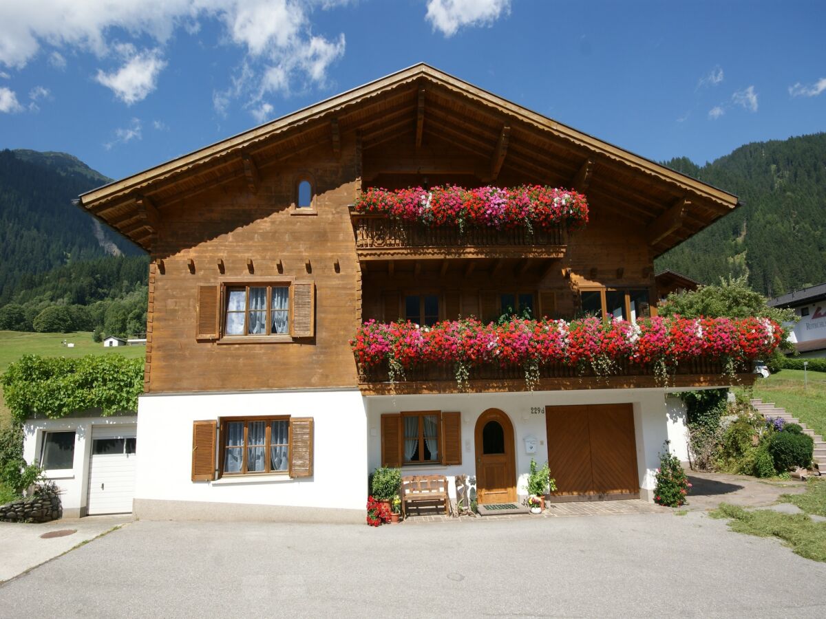 Apartment Chalet in St. Gallenkirch bei Skipisten
