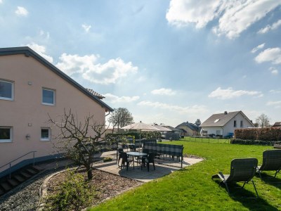 Holiday house Ferienhaus mit Terrasse nahe vulkanischen Seen - Outdoor photo 8