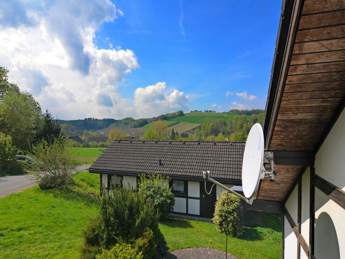 Holiday house Holiday home in Mielinghausen near ski area - Outdoor photo 4