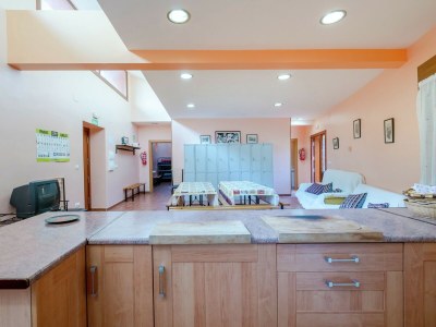 Cottage Spacious Wine Cellar Mansion - Features photo 19