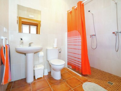 Cottage Spacious Wine Cellar Mansion - Features photo 21