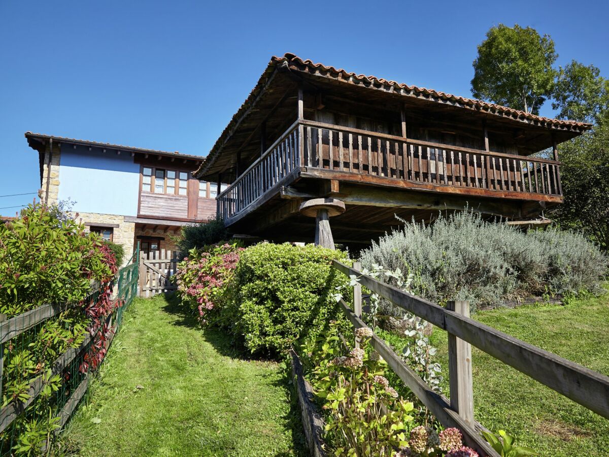 Holiday house Cozy Cottage with Pool & Terrace - Outdoor photo 2