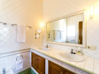 Villa Villa with Sea Breeze Charm - Features photo 10