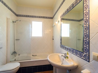 Villa Villa with Sea Breeze Charm - Features photo 18