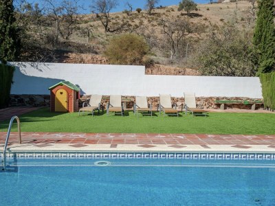 Holiday house Spacious Cottage with Pool - Outdoor photo 7