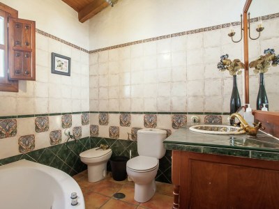 Holiday house Spacious Cottage with Pool - Features photo 22