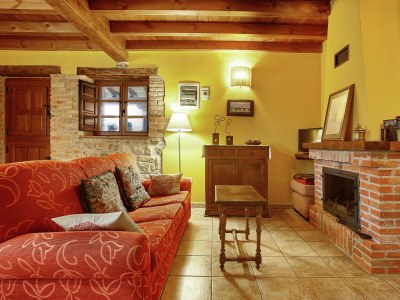 Cottage Herrenhaus in Nava mit Pool & Terrasse - Features photo 14