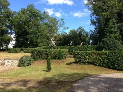 Castle Schloss in Le Veurdre am Wald und Fluss - Outdoor photo 12