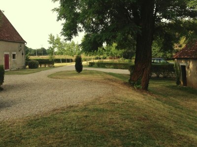 Castle Schloss in Le Veurdre am Wald und Fluss - Outdoor photo 13