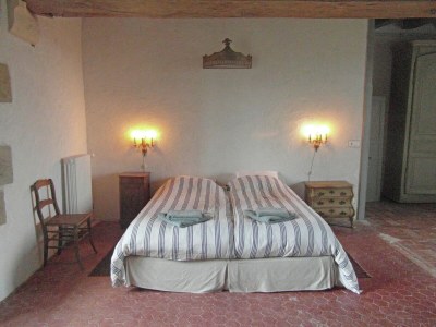 Castle Schloss in Le Veurdre am Wald und Fluss - Features photo 17