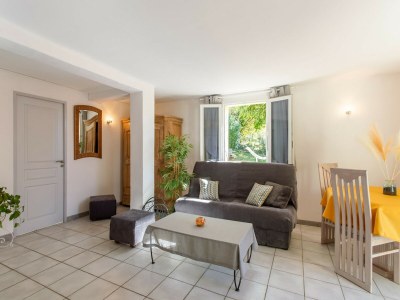 Holiday house Gemütlicher Rückzugsort am Hang in Berre in Nice Region - Holiday house