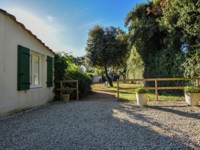 Holiday house Modernes Ferienhaus in Sainte-Marie-de-Ré in Meeresnähe - Outdoor photo 4