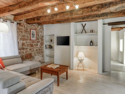 Holiday house Beautiful holiday home with pool in Teillots - Features photo 28