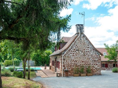 Holiday house Tranquil holiday home with private pool - Outdoor photo 14