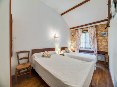 Holiday house Cosy holiday home with garden - Features photo 23