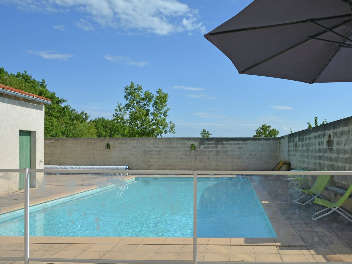 Holiday house Einfache Villa in Barjac mit Swimmingpool