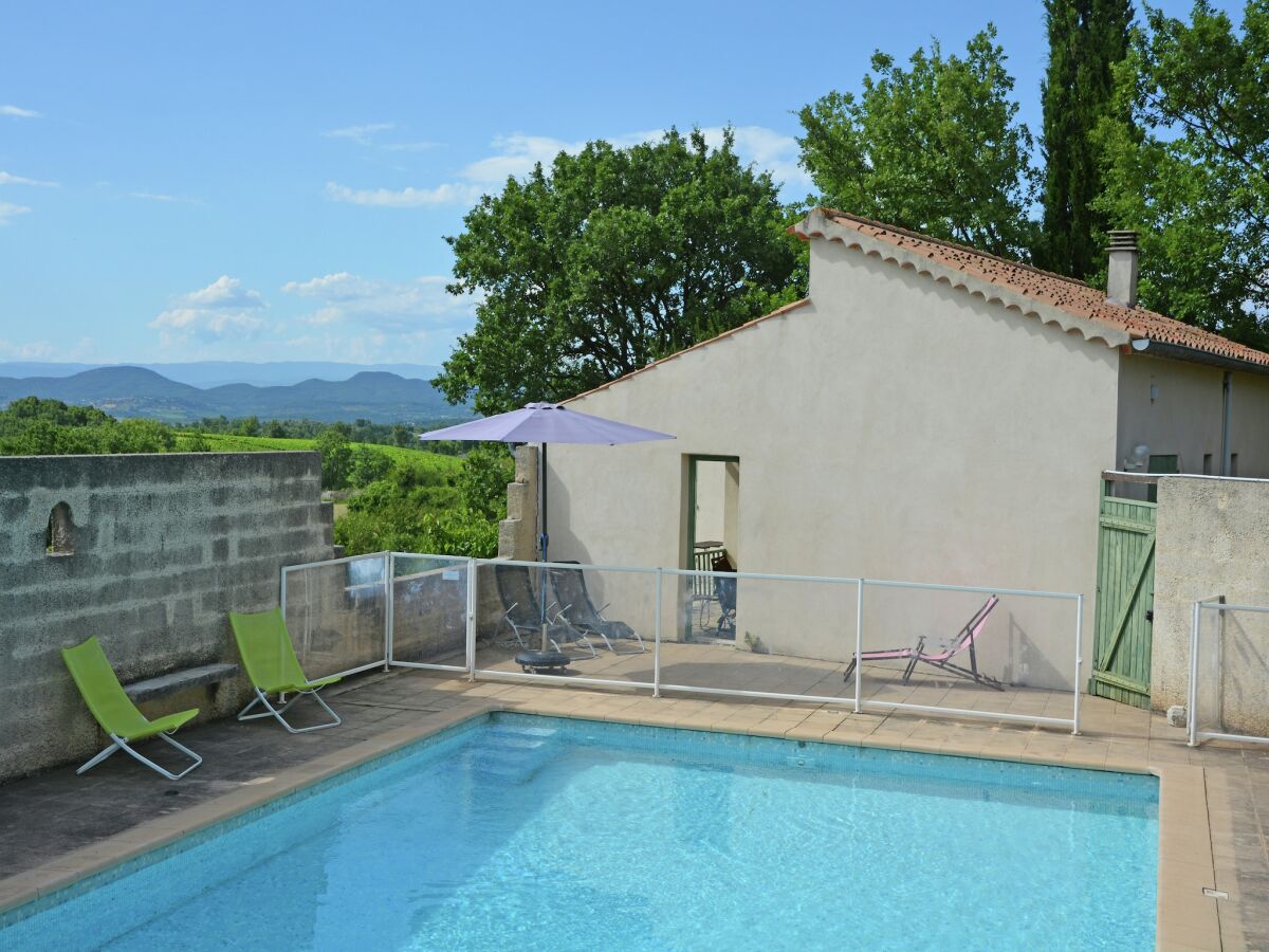 Holiday house Einfache Villa in Barjac mit Swimmingpool - Outdoor photo 5