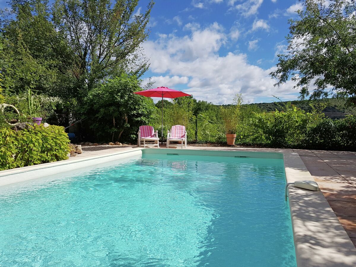 Villa Saint-Brès: Pool & Natur