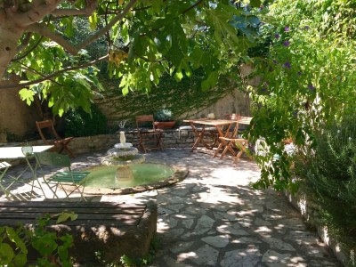 Holiday house Old wine storehouse with terrace and garden - Outdoor photo 12