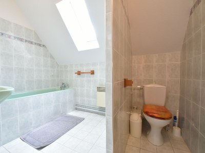 Holiday house Charming holiday home with pool and pond - Features photo 16