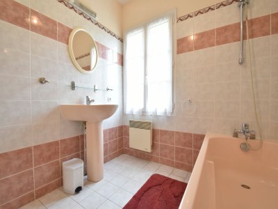 Holiday house Charming holiday home with pool and pond - Features photo 27