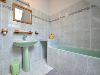 Holiday house Charming holiday home with pool and pond - Features photo 32