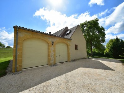 Holiday house Spacious holiday home with private pool - Outdoor photo 38