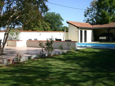 Holiday house Luxuriöses Ferienhaus mit privatem Pool - Outdoor photo 8