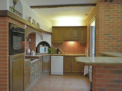 Villa Villa in Le Boulou with Scenic Hilltop Views - Features photo 6