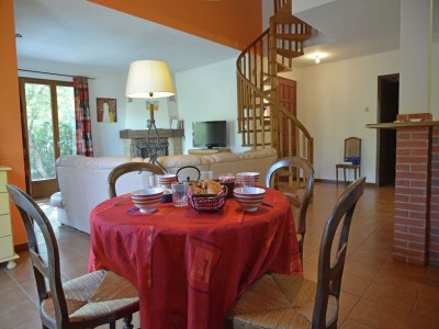 Villa Villa in Le Boulou with Scenic Hilltop Views - Features photo 9