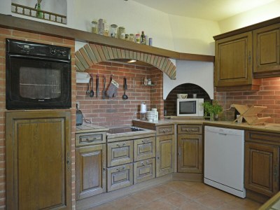 Villa Villa in Le Boulou with Scenic Hilltop Views - Features photo 11